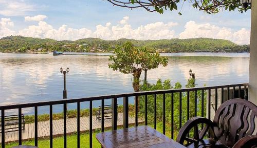 Family Room with Lake View