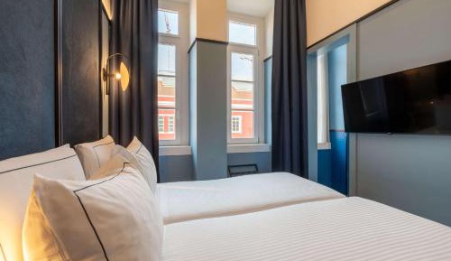 Cozy Twin Room Station View