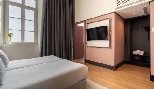 Superior Twin Room with River View