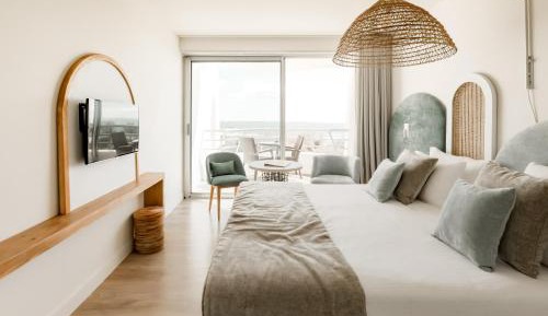 Deluxe Double Room with Balcony and Sea View