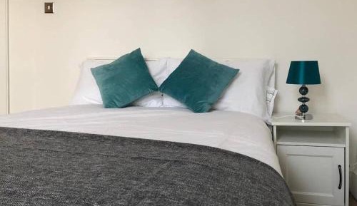 Single Room with Shared Bathroom