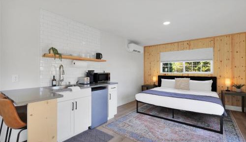 Suite with Mountain View