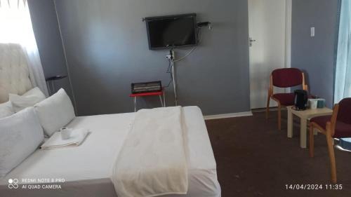 Basic Triple Room with Shared Bathroom