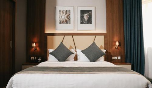 Deluxe King Room