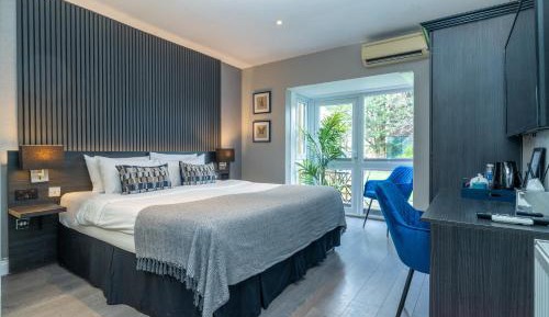 Twin Room with Private Bathroom