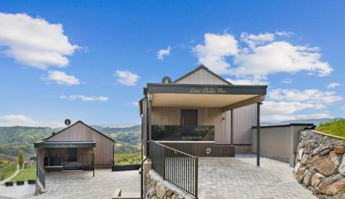 Apartment with Mountain View