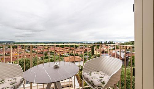 Superior One-Bedroom Apartment with Balcony