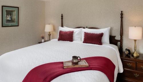 Premium King Room Main Inn or Salt Box 