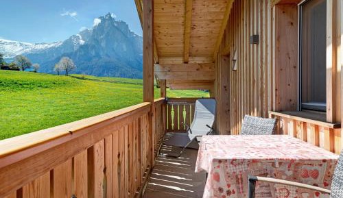 Superior One-Bedroom Apartment with Balcony