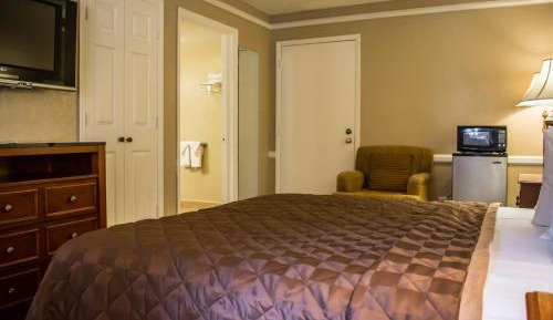 King Room - Accessible/Non-Smoking