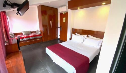 Family Room with Side Sea View