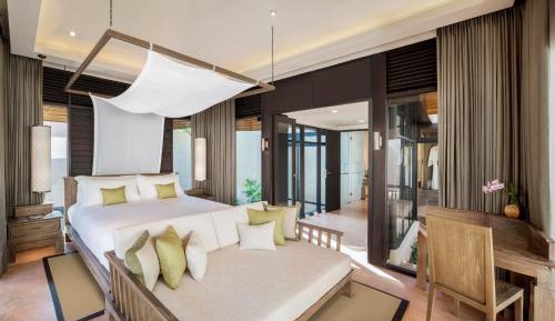 Large King Room with Sofa Bed and Terrace