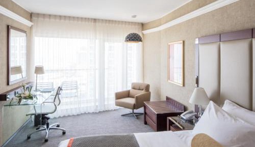 Deluxe Seaview, Guest room, 1 Queen, Sea view, Balcony