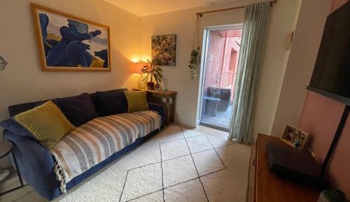 One-Bedroom Apartment with Park View