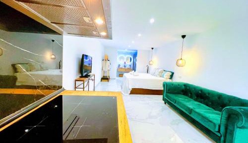 Deluxe Apartment
