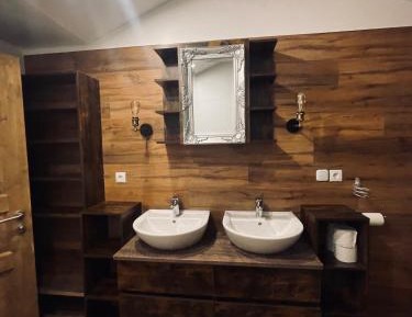 Apartment with Bathroom