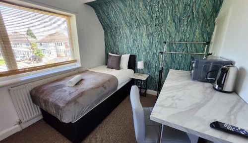 Single Room with Shared Bathroom