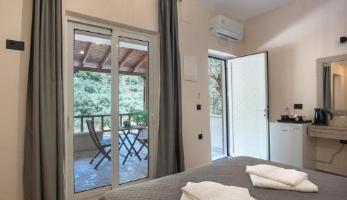 Triple Room with Private Bathroom