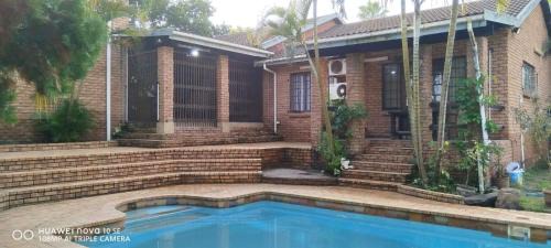 Apartment with Pool View 