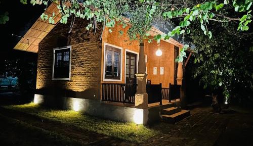 Deluxe Double Room (2 Adults + 1 Child)