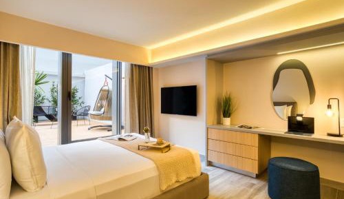 Stylish Studio with Private Patio