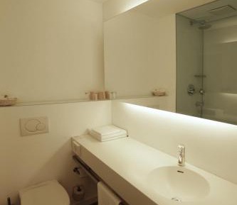 One-Bedroom Apartment with Balcony and Lake View - Annex