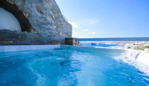 Suite with Outdoor Jacuzzi