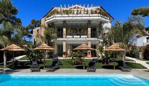 Apartment with Garden View