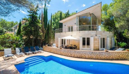 Villa with Garden View