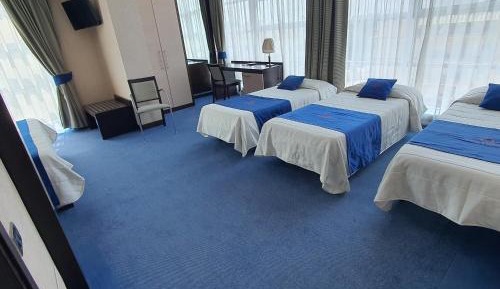 Deluxe Family Room
