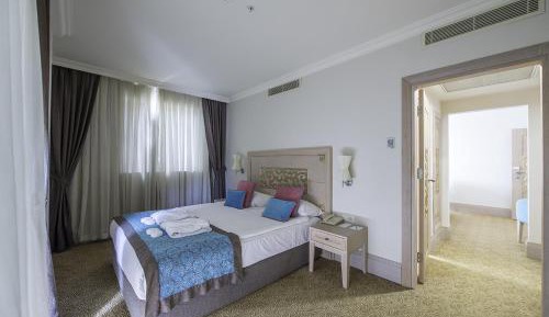 Family Room (3 adults + 1 children)