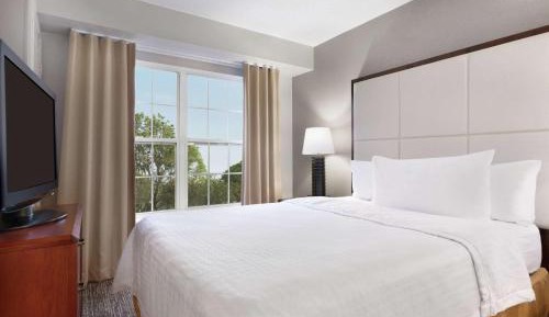 One-Bedroom Queen Suite - Non-Smoking