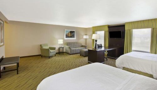 Queen Studio Suite with Two Queen Beds - Non-Smoking