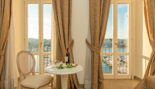 Deluxe Double Room with Balcony and Sea View