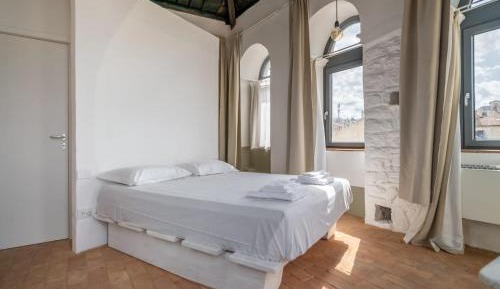 One-Bedroom Apartment with Chromotherapy