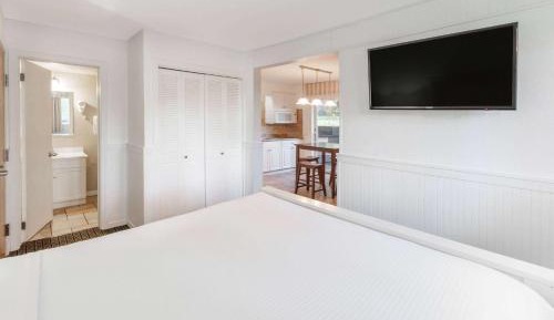 One-Bedroom Studio with Kitchenette and Patio - Non-Smoking
