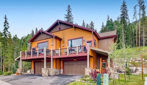 Three-Bedroom Holiday Home 
