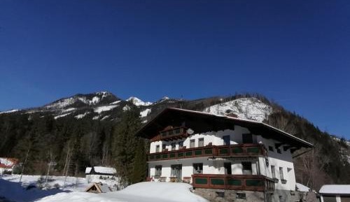 Family Room with Mountain View