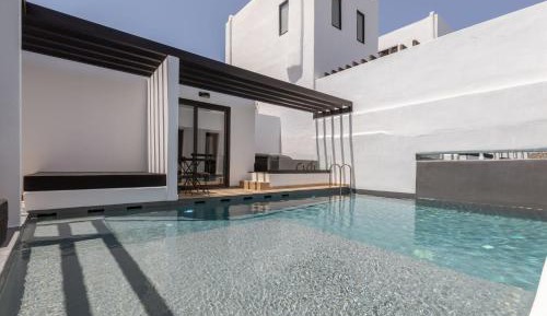 Queen Room with Pool View