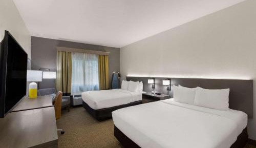 Queen Room with Two Queen Beds - Accessible/Non-Smoking 