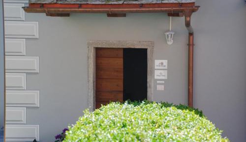 Deluxe Studio