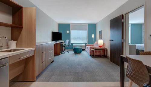 One Bedroom Queen Room with Mobility/Hearing Accessible and Roll-in Shower