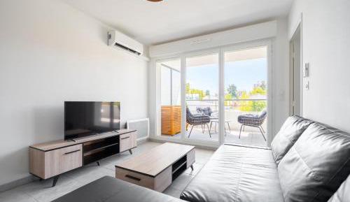 One-Bedroom Apartment with Terrace