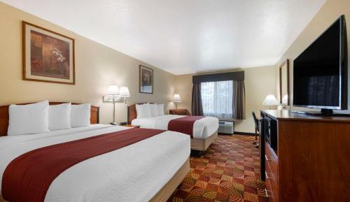 Queen Room with Two Queen Beds - Non-Smoking