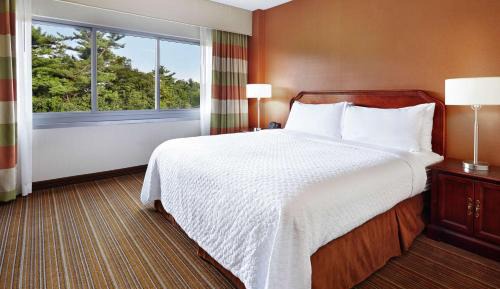 Two-Room King Suite - Hearing Accessible/Non-Smoking