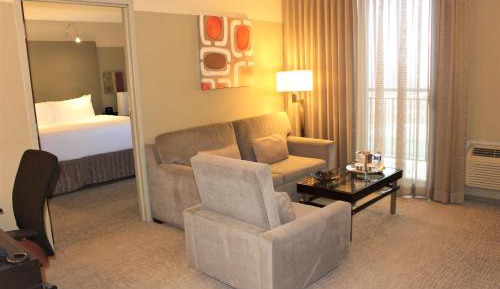 King Suite - Non-Smoking