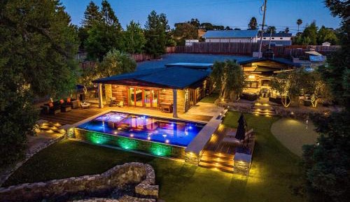 Four-Bedroom Holiday Home
