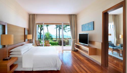 Oceanfront, Guest room, 1 King, Oceanfront