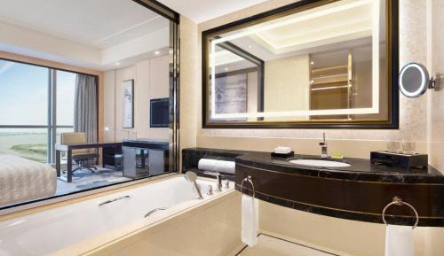 Le Meridien Club King Room