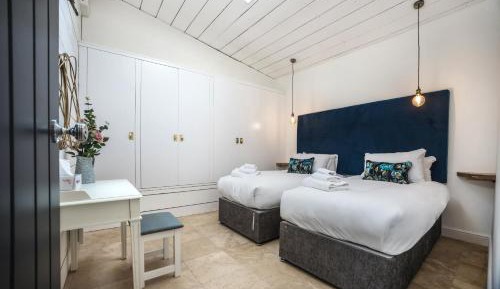 Apartment with Shower